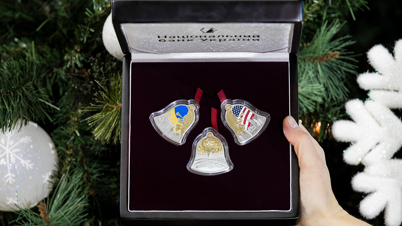 "Щедрик – колядка дзвонів": НБУ презентував набір пам’ятних монет, присвячених музичному символу Різдва (3)