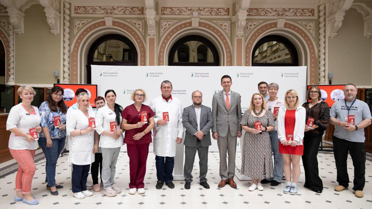 Крапля життя: нова пам’ятна монета Національного банку присвячена донорству крові (4)