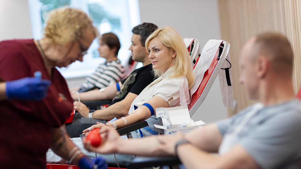 Крапля життя: нова пам’ятна монета Національного банку присвячена донорству крові (5)