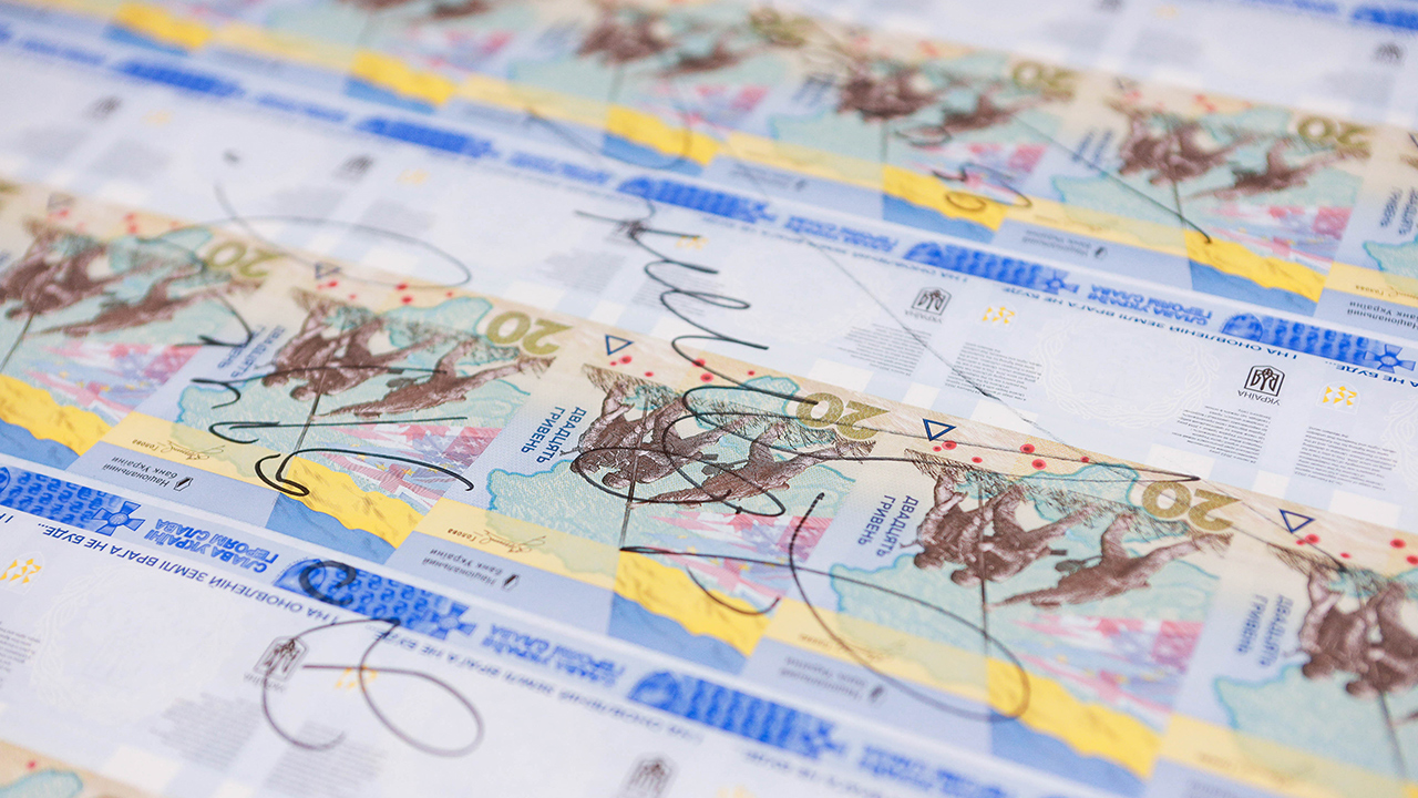 Пам’ятна банкнота “ПАМ’ЯТАЄМО! НЕ ПРОБАЧИМО!” увічнила силу духу та героїзм українців (3)