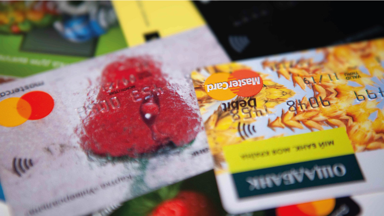 Популярність безготівкових розрахунків платіжними картками зростає завдяки інноваціям