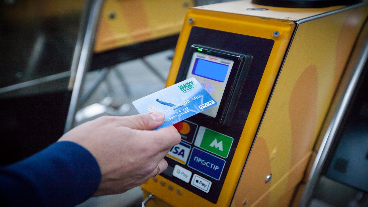 Development of Noncash Settlements Positively Effects Financial Habits of Ukrainians