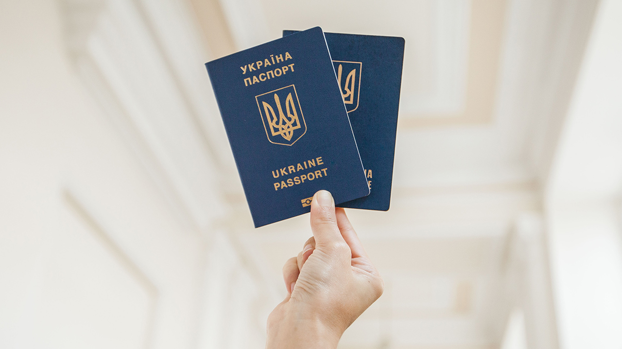 РОЗ’ЯСНЕННЯ: Банки можуть здійснювати ідентифікацію клієнтів на підставі паспорту громадянина України для виїзду за кордон