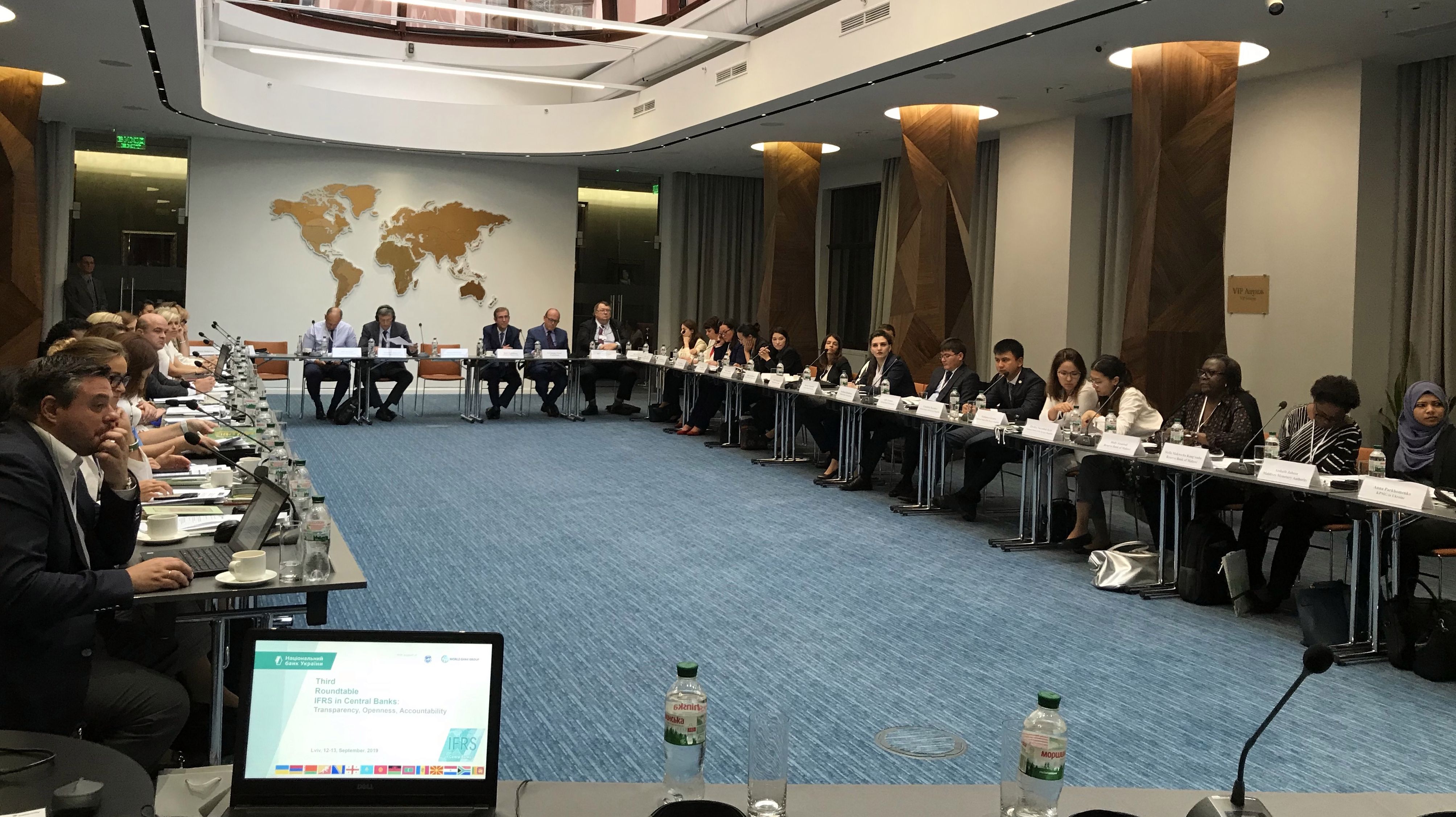 Світовий досвід використання МСФЗ та покращення комунікації фінансової звітності: у Львові відбувся третій міжнародний круглий стіл