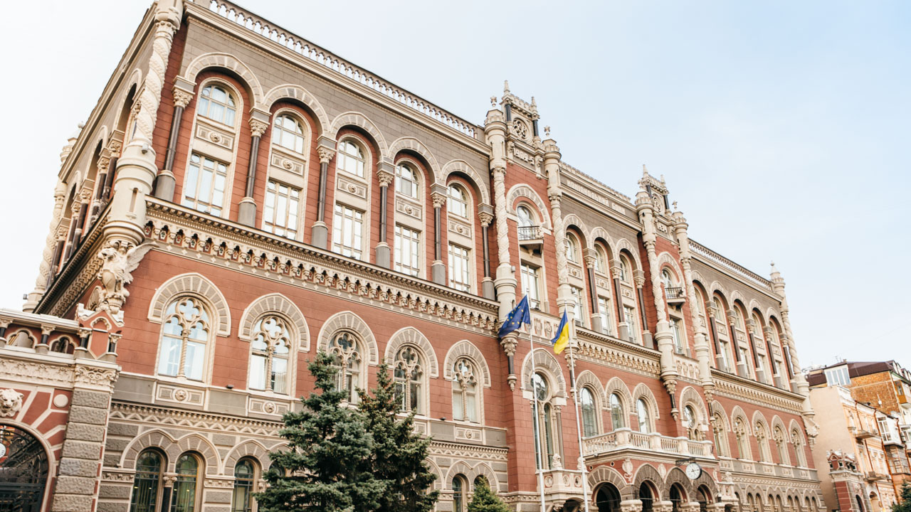 Національний банк у жовтні застосував до 2 банків та 14 небанківських фінансових установ заходи впливу за порушення вимог законодавства у сфері фінмоніторингу та валютного законодавства