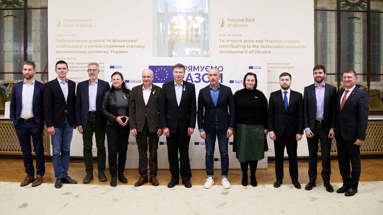 Презентовано пам’ятні монети "Надання статусу країни-кандидата на членство в ЄС"